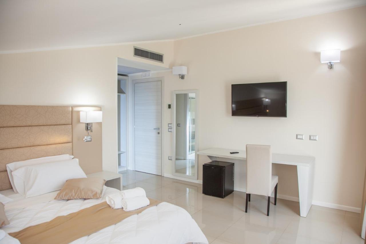 Hotel Dolce Stella Torre Melissa Екстериор снимка