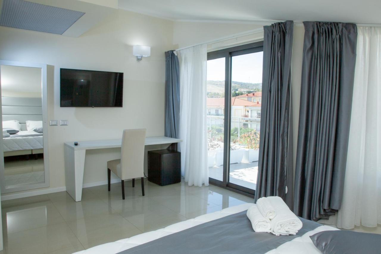 Hotel Dolce Stella Torre Melissa Екстериор снимка